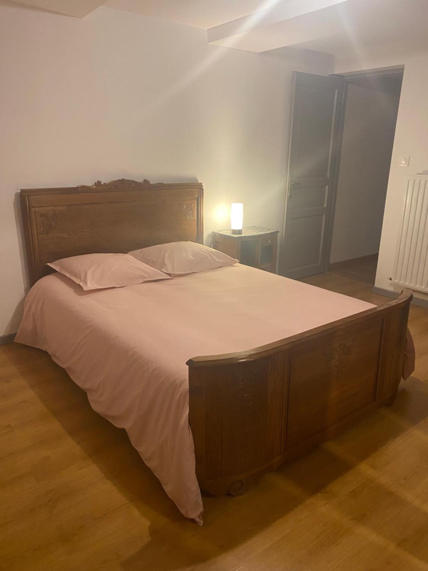 La Chambre D'Angele Sedan Luaran gambar
