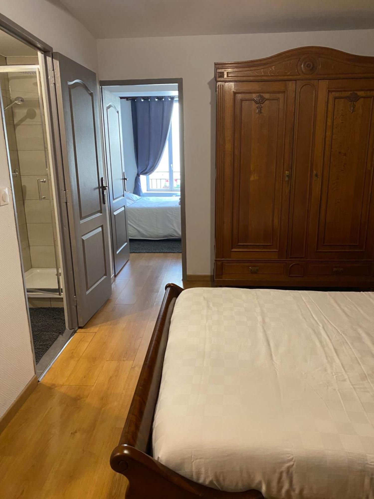 La Chambre D'Angele Sedan Luaran gambar