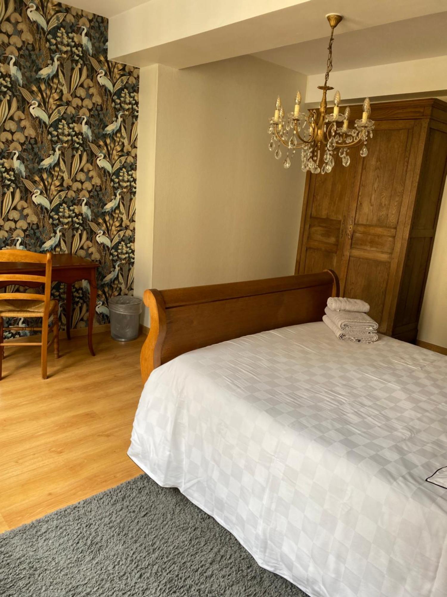 La Chambre D'Angele Sedan Luaran gambar
