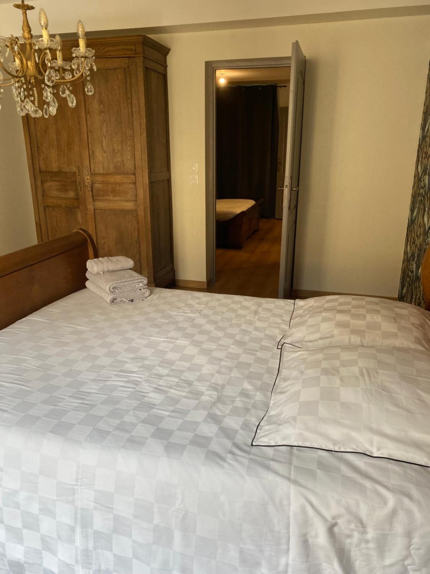 La Chambre D'Angele Sedan Luaran gambar